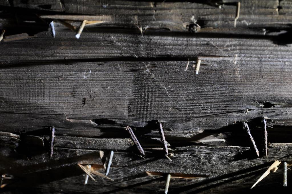 Klockstapeln har dendrodaterats till 1647-1648 och skall ha ersatt en äldre klockstapel. Daniel kunde inte finna några medeltida delar i klockstapeln. Ett möjligt undantag är några takbrädor.