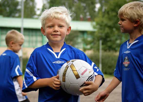 I sommar ordnar Upplands Väsby kommun en massa kul aktiviteter för barn och unga mellan 6 och 15 år. Helt gratis och utan krav på förkunskaper eller medlemskap men glöm inte att anmäla dig!