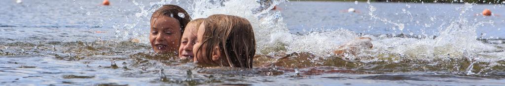 Sommarsimskolor i Korsholm Att delta i sommarsimskolor är både roligt och lärorikt, barnen lär sig simma och livrädda och får däremellan leka på stranden.