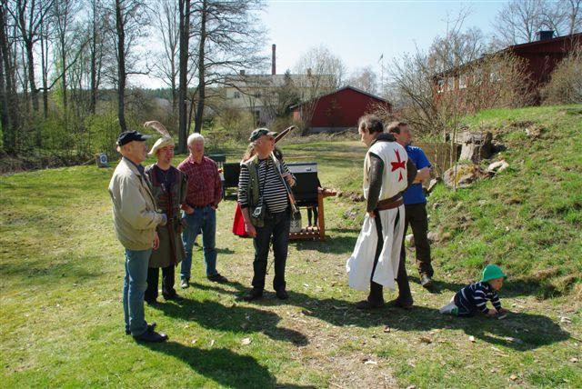 Flodaträffen 25 Maj 2009 Vi, några armborstintresserade samt historiskt intresserade, samlades i Flodafors mellan Katrineholm och Flen i syfte att knyta kontakter, skjuta armborst och att lära oss