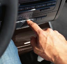 Som extrautrustning sörjer en speciell cabrioletinställning hos klimatautomatiken för ett skönt klimat i bilen, även när man kör öppet.