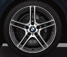 För BMW 1-serie Cabriolet med Edition Exclusive märker du detta överallt. Till exempel i form av den nya lädersportratten med multifunktion eller de förkromade instegslisterna med logo BMW Edition.