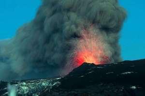 20 43 69 FRÅGA : 11 VUXEN : VULKANUTBROTT Vad heter den Isländska vulkanen som hade ett utbrott under våren 2010 och spred vulkanisk aska över stora delar av Europa?