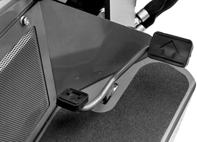 Reglage Driv- och stoppedal (Fig. 5-6). Drivpedalen har tre funktioner: en är att köra maskinen framåt, två att backa maskinen och tre att stanna maskinen.