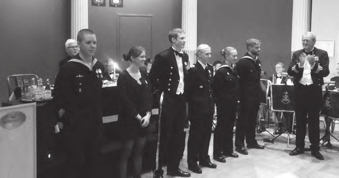 Akademiens medalj i brons Akademien har efter förslag från marinens samtliga förbandschefer beslutat att akademiens medalj i brons i Kvinnoförbundet för Sveriges Sjöförsvars anda ska tilldelas