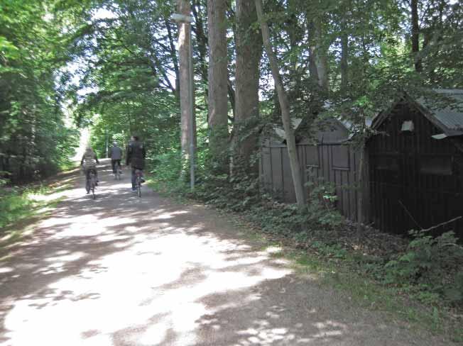 vägen. Enligt kommunstyrelsens beslut i april ska följande alternativ studeras: Alternativ 1 Pyttebron bibehålls. En ny vägbro anläggs intill Pyttebron Alternativ 1A Pyttebron bibehålls.