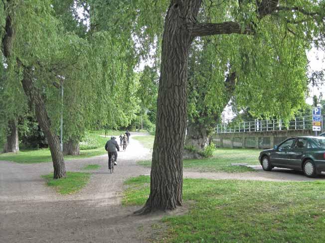 Förbindelsen har flera trafiktekniska fördelar och bygger vidare på tidigare planering. Den skapar förutsättningar för en fortsatt utveckling av centrum och de västra delarna av staden.