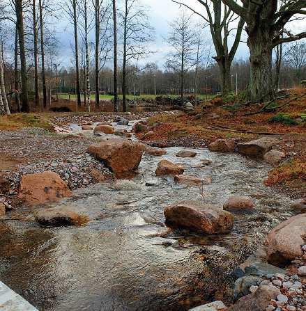 De naturliga förutsättningarna som temperatur, nederbörd och områdets hydrologi är det som ytterst styr vattenflödet.