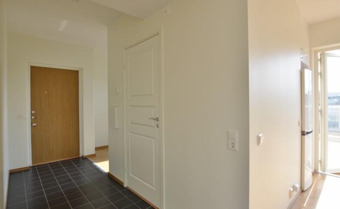 Hall/ kontor Hall med plats att hänga av ytterkläderna.