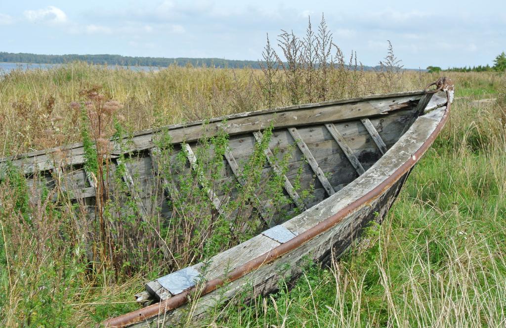 VART TAR ALLA GAMLA BÅTAR VÄGEN? I en SIFO undersökning från 2009 uppgav tre av tio båtklubbar i Sverige att de hade cirka tre skrotbåtar var.