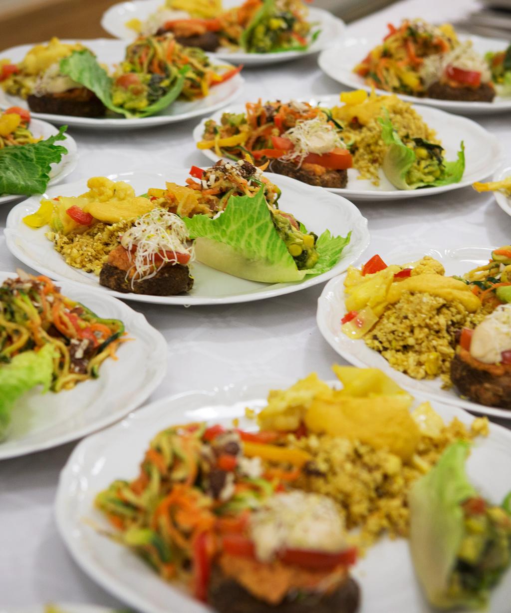 10-12 Måndag 3/7 kl 0281-103 33 la-floda vid ICA Da 17.30 Söndag 2/7 kl.17-15-liters lådor för försäljning Dagens lunchbuffé serveras vardagar kl. 11.00-14.00 Björbo vid Tempo Söndag 2/7 kl.16-16.