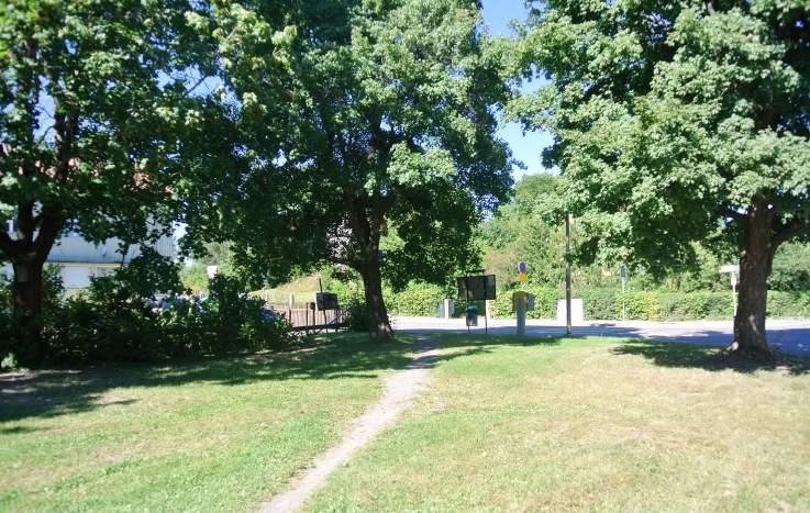Mål Bevara nuvarande karaktär. Förstärk ytans funktion som torg och mötesplats.