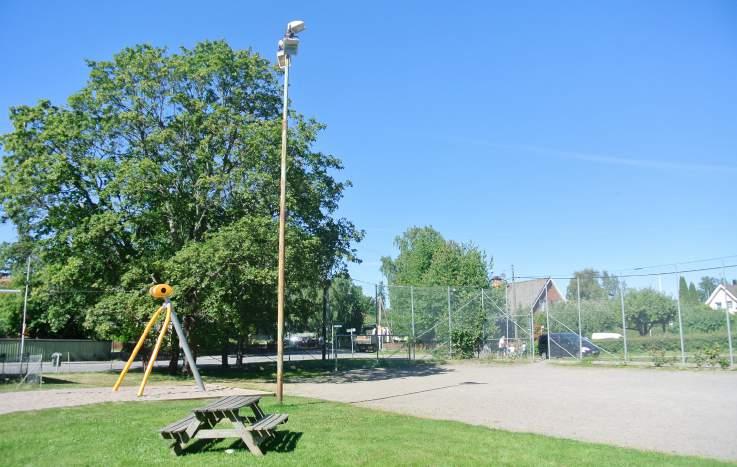 8. Herrbacken/ Storhagen Karaktär och storlek: Närpark,.46 ha. Innehåll: Herrbacken är belägen mellan Vildrosstigen och Herrängsvägen.