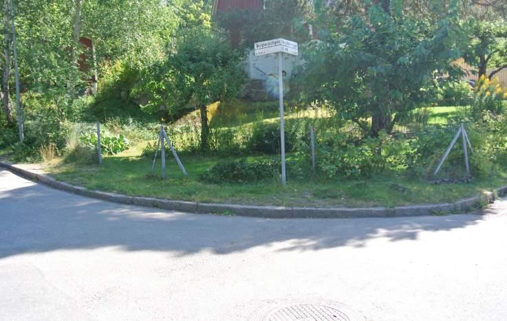 48. Grönytor vid Bergtorpsstigen- Vårgårdavägen Karaktär: Övriga gröna friytor (Gatumark). Innehåll: Där Vårgårdavägen möter Bergtorpsstigen finns en entré till Älvsjöskogen.