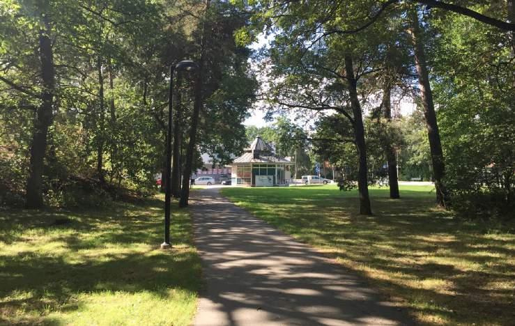 . Naturpark vid Svartlösavägen Karaktär och storlek: Naturpark, 4.5 ha. Innehåll: Kring rondellen vid Svartlösavägen finns separata grönytor som består av naturmark och öppna gräsytor.