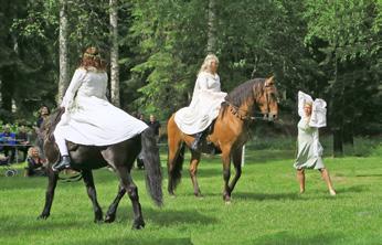 Vi kommer ifrån Åkers Styckebruk som ligger nära Strängnäs.