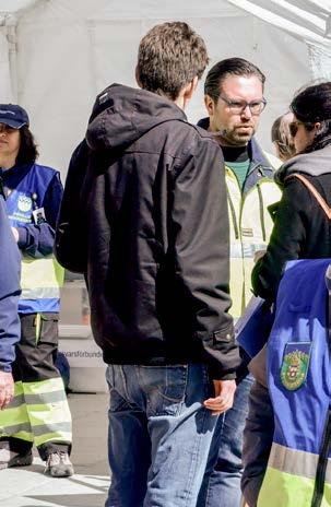 TEXT OCH FOTO: PETER DAHLKVIST Om din vardag skulle vändas upp och ner Kommunens beredskapssamordnare Johan Perjons tillsammans med FRG Falun, på plats i Geislerska parken under Krisberedskapsveckan.