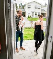 Lilla Källviken MER ATTRAKTIVT ÄN STORSTADEN FÖR LOVE, JOHANNA OCH CLEO Efter flera år i Stockholm och dottern Cleo på ingång så tyckte Johanna och Love Billingskog Nyberg att det var dags för ett