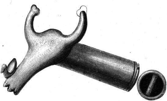 38 OSCAR MONTELIUS. beslag, troligen för spetsen af ett dryckeshorn (lig. 20); ett bronsbeslag med ring, likt dem som på Gotland förekomma i fynd från jernålder^ äldsta del; ett bronsspänne likt tig.