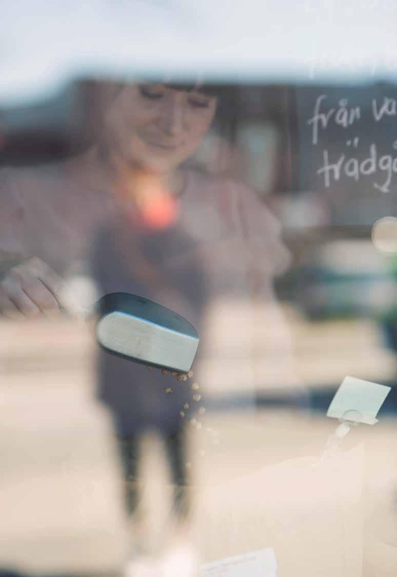 JAG STORTRIVS HÄR I FÖLJA BERG. KÄNNS SOM JAG HITTAT HEM HELT ENKELT. SVÅRT ATT SÄTTA FINGRET PÅ EXAKT VAD SOM GÖR BOENDET HÄR SÅ TREVLIGT OCH SPECIELLT.
