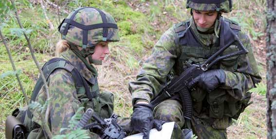 Frivillig militärtjänst för kvinnor En förutsättning för att bli antagen till frivillig militärtjänst för kvinnor är finskt medborgarskap, en ålder av minst 18 och högst 29 år samt att hälsotillstånd