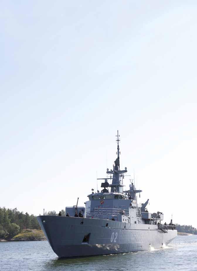 Marinen Marinen ansvarar för övervakningen av havs- och kustområden, sjöförsvaret samt för att sjöförbindelserna skyddas och leder skyddandet av trafiken till sjöss.