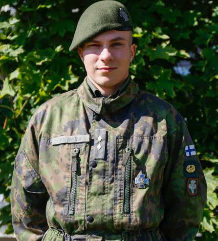 Ruuth som kommer från Mäntyharju har i sin släkt många som har tjänstgjort och tjänstgör inom försvarsmakten och som fick henne att bli intresserad av frivillig militärtjänst för kvinnor redan som