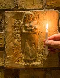 Landeryd - Sankta Maria i Johannelund Sankta Maria i Johannelund minna oss om Kristus konungen som vann sin seger på korsets träd Höga kors, du enda ädla bland de träd som vuxit här.