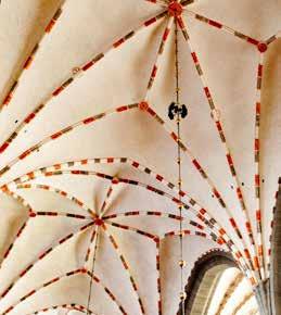 Vadstena Vadstena Den heliga Birgittas relikskrin Klosterkyrkans valv med Kristi fem sårmärken När den heliga Birgitta var sju år hade hon en syn.