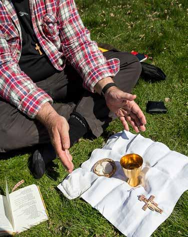 Pilgrimsmässa L Alla Vår Herres Jesu Kristi nåd, Guds kärlek och den heliga Andens delaktighet vare med oss alla. Amen. INLEDNINGSORD L Herren är min herde, ingenting skall fattas mig.