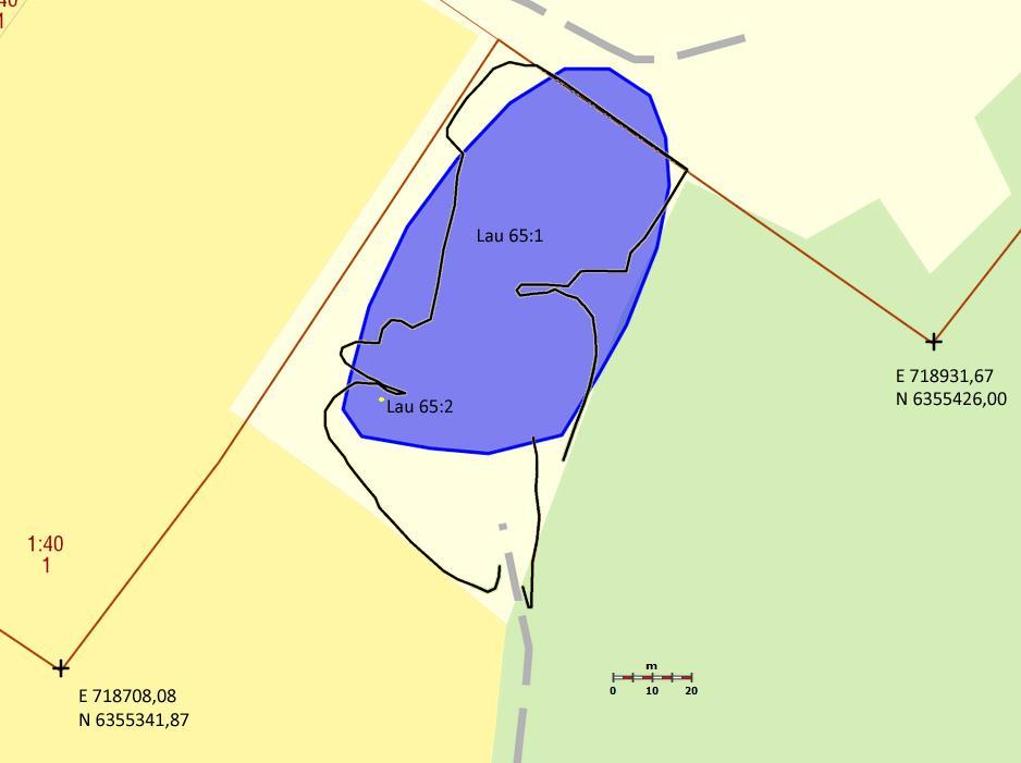 Lau Fig. 3. Täktområdet i Lau markerad med svart linje. De två öppningarna i linjen i den sydöstra delen beror på att det går ner två körvägar till grustäkten.