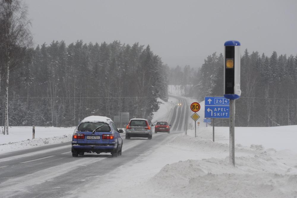 En studie som Väg- och transportforskningsinstitutet (VTI) 4 har gjort visar att dödsolyckorna har minskat med cirka 30 procent i hela landet på de ställen där trafiksäkerhetskameror är uppsatta.