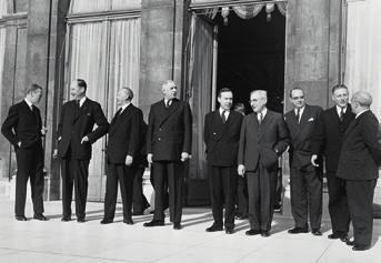 1. EUROOPA ÜLEMKOGU 1.1. EUROOPA ÜLEMKOGU ALUSLEPINGUTES 1.1.1. ELi esimesed tippkohtumised Vaatamata sellele, et riigipäid ja valitsusjuhte koondavast foorumist sai ametlik ELi institutsioon alles 2009.