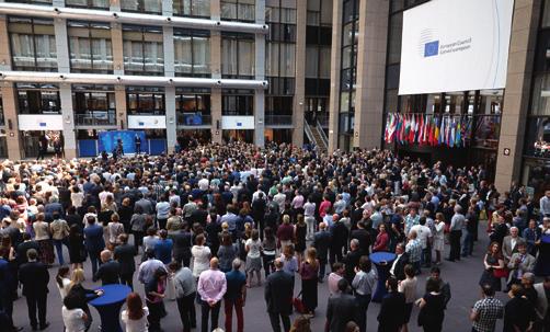 Euroopa Liit Peasekretariaadi töötajad tseremoonial, millel Uwe Corsepius andis Jeppe Tranholm-Mikkelsenile üle nõukogu peasekretäri ametikoha (17.