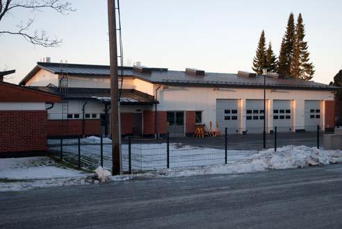 På den sida som vetter mot Staffansnäsvägen byggdes nya utrymmen åt Jakobstads Vatten år 03, och mellan Vägförvaltningens gamla kall- hallar byggdes år 05 en kallhall till.