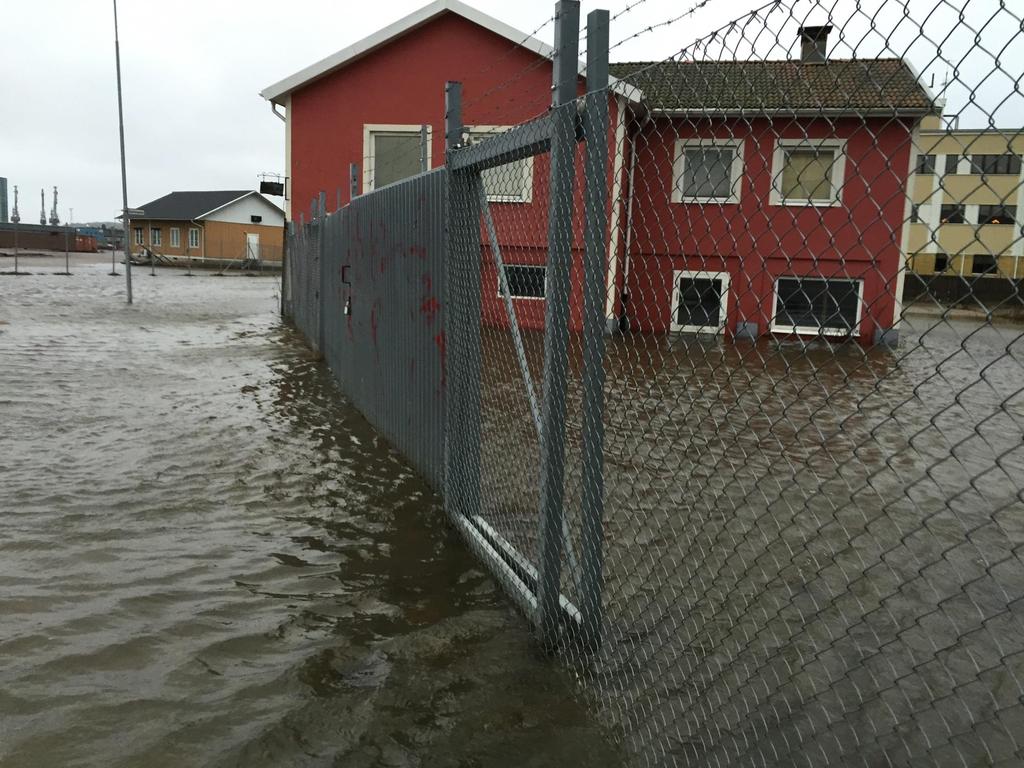 Kommunstyrelsen gav 2010 tekniska nämnden och miljö- och stadsbyggnadsnämnden i uppdrag att utreda och föreslå