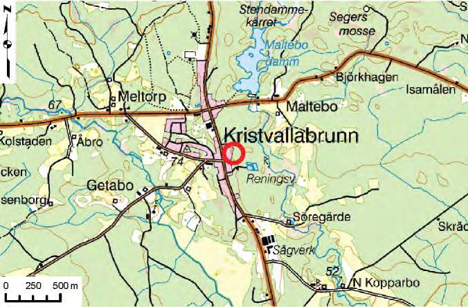 Beskrivning: Källan är belägen vid den östra foten av Ljungbyåsen i Kristvallabrunn brunnspark i direkt anslutning till genomfartsleden genom byn.