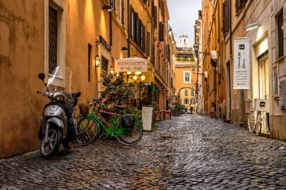 Vi äter en lokal italiensk lunch med vin och vatten till. Vi tar oss tillbaka till hotellet på egen hand.