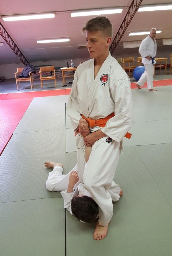 Falköpings Jiujitsuklubb - två år senare För två år sedan, sommaren 2015, träffades vi några stycken, en sommarkväll, för att starta upp Falköpings Jiujitsuklubb.