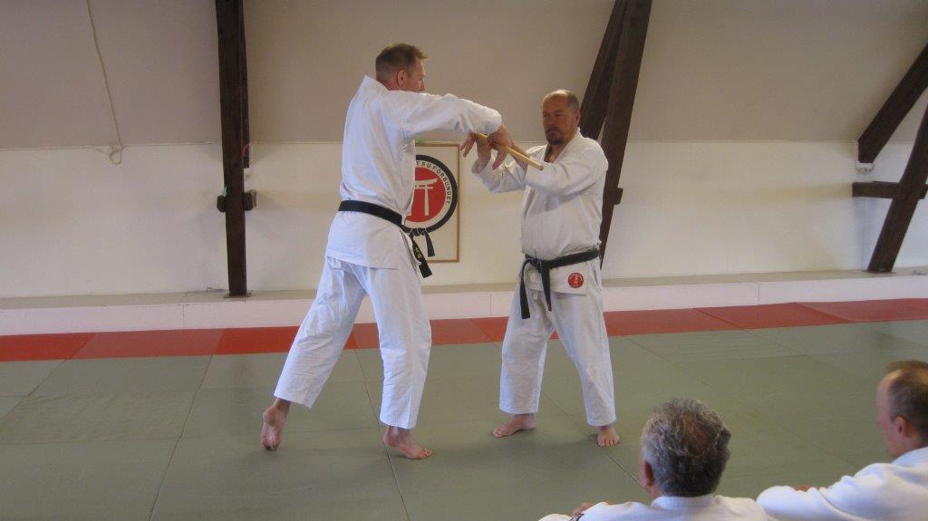 En nyttig och stressframkallande övning. Det var många av oss som fick upp flåset ordentligt till avslutande stretching.