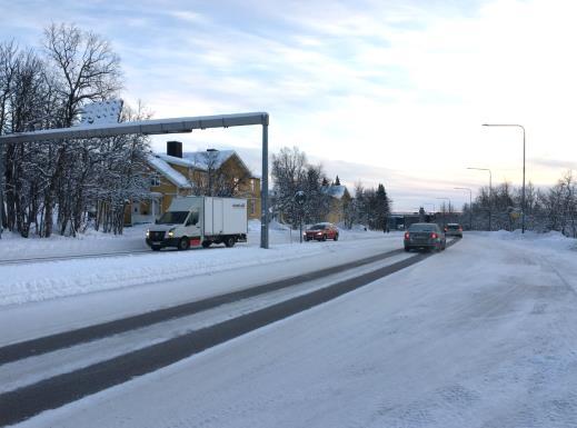 Utmed dessa gator och vägar finns det ofta separering och anordnade passager för oskyddade trafikanter även om gatorna/vägarna har en utpräglad transportfunktion.