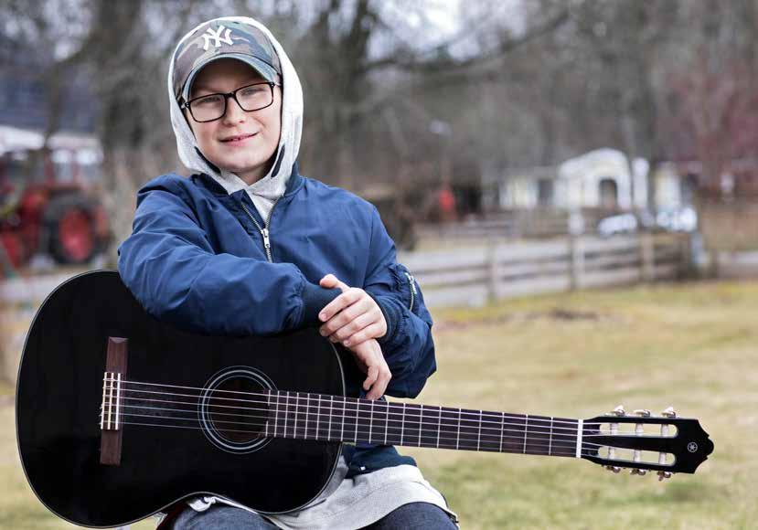 Elliot vet vad han vill med forskningen. För fyra och ett halvt år sedan var Elliot frusen, svullen och orkeslös, på grund av en defekt som får hans njurar att läcka stora mängder protein.