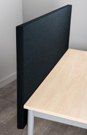 (Utv mått bx h) Bordsskärm Standard Bordsskärm Gunnel utan kantlist Tillverkas av 12 mm porös board monterad på båda sidor av ett ramverk i furu, 15 x 45 mm.
