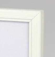 Produkt Prislista 37 Låsbart anslagsskåp D21 Tillverkas av aluminiumprofil. För montering inomhus. Finns i natureloxerad och vit aluminium. Anslagsyta i vit plåt för magneter.