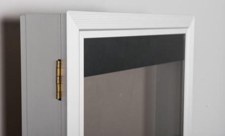 Storlek markerad med * levereras med härdglas i dörren men kan även beställas med polyesterglas. Djup 64 mm, anslagsdjup 41 mm. Rambredd 46 mm. Kan förses med lysdiodbelysning.