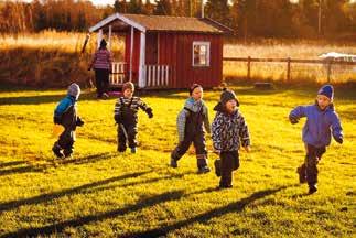 Ranta-aitat ja venevajat ovat tavallinen näky, ja Åvan kyläsatamassa niitä on lähes 30 kappaletta. Lappossa voi tutustua saaristomuseon hienoon verkkovenekokoelmaan.