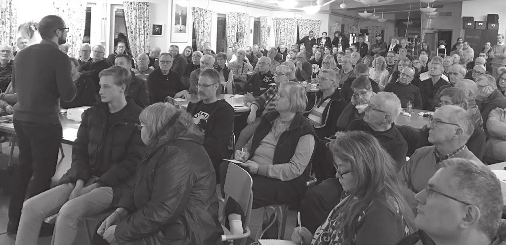 Fullsatt på uppstartsmötet för Södra fiberetappen Gåvsta skolas matsal räckte nätt och jämnt till för alla som ville höra Bredbandsbolaget, Ownit, Bredbandsgruppen och Alina berätta om tjänster och
