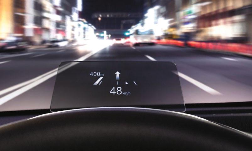 HEAD-UP DISPLAY Håll dig uppdaterad med viktig körinformation inklusive hastighet,