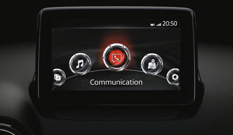 Bilens head-up display är monterad högt, vilket gör att informationen visas i ditt synfält så att