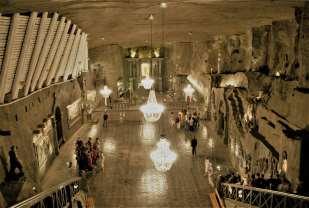 Wieliczka St Klingakapellet I den stora kyrksalen (se ovan) med St Klingakapellet, fanns ännu en skulptur av den tidigare, och mycket populäre polske påven Johannes Paulus III, som tidigare varit